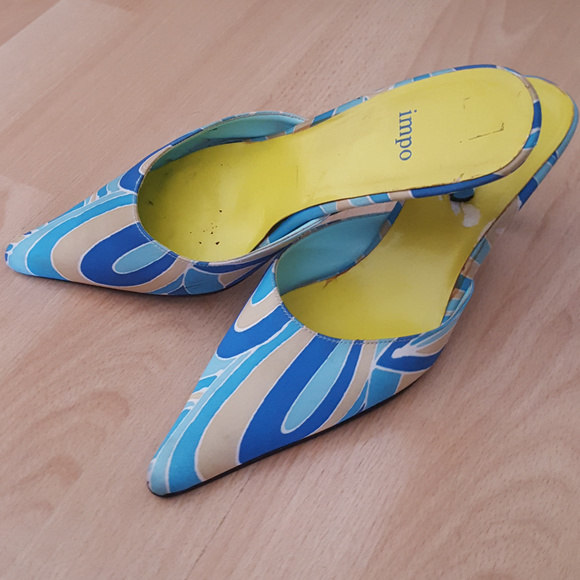 Mules for summer! Eye-grabbing geometric pattern. - Picture 1 of 1